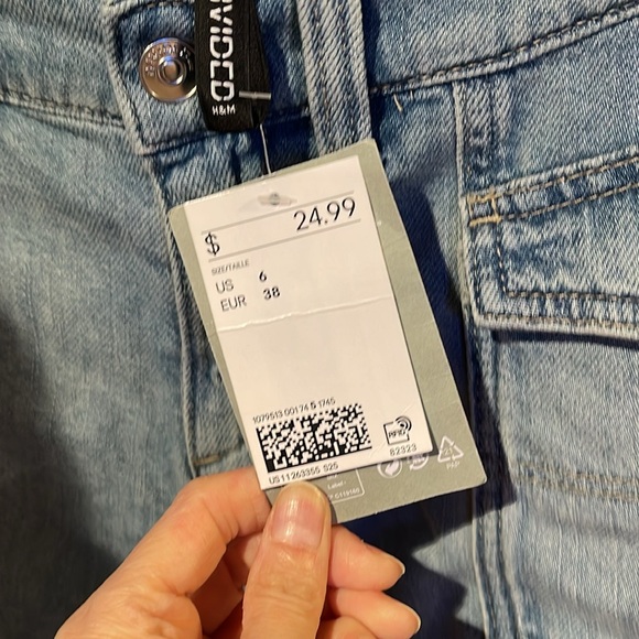 LS-133 NWT H&M Denim Short Shorts Size 6 - Picture 3 of 3